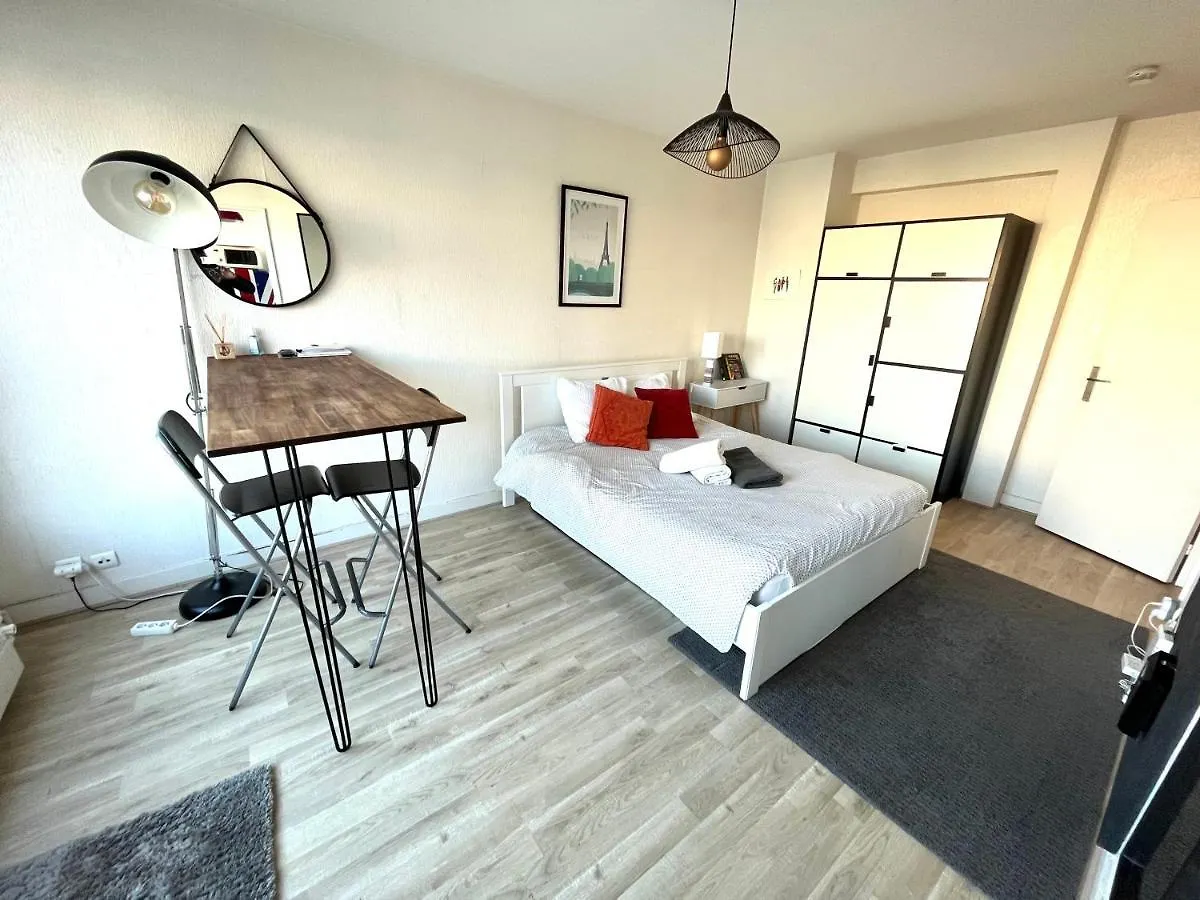 Appartement Tour Eiffel Studio Lumineux Avec Terrasse. à Paris France